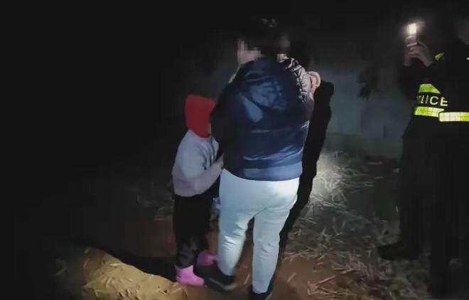泪目！江西失联姐弟找到了走失原因曝光姐姐一句话让人落泪(图2)